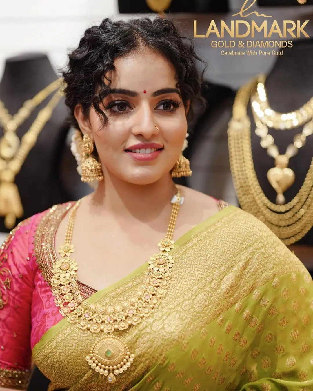 Malavika Menon In South Indian Traditional Green Saree Red Blouse